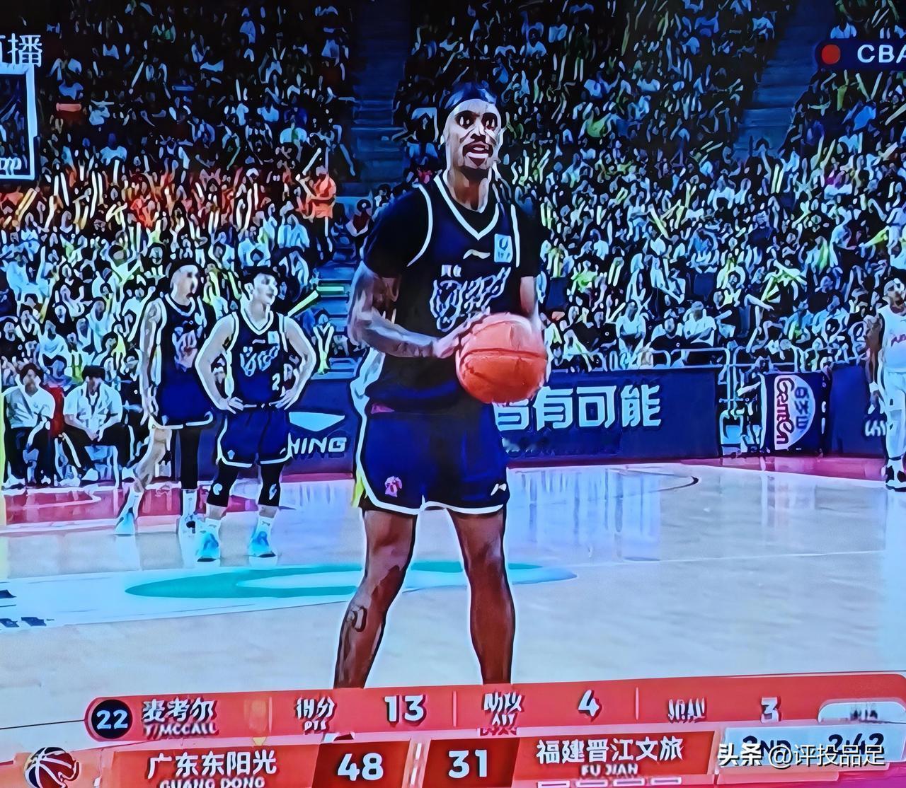 广东宏远今晚上半场以53-43领先福建队。
1.广东队新外援拉科塞维奇今天抵达驻