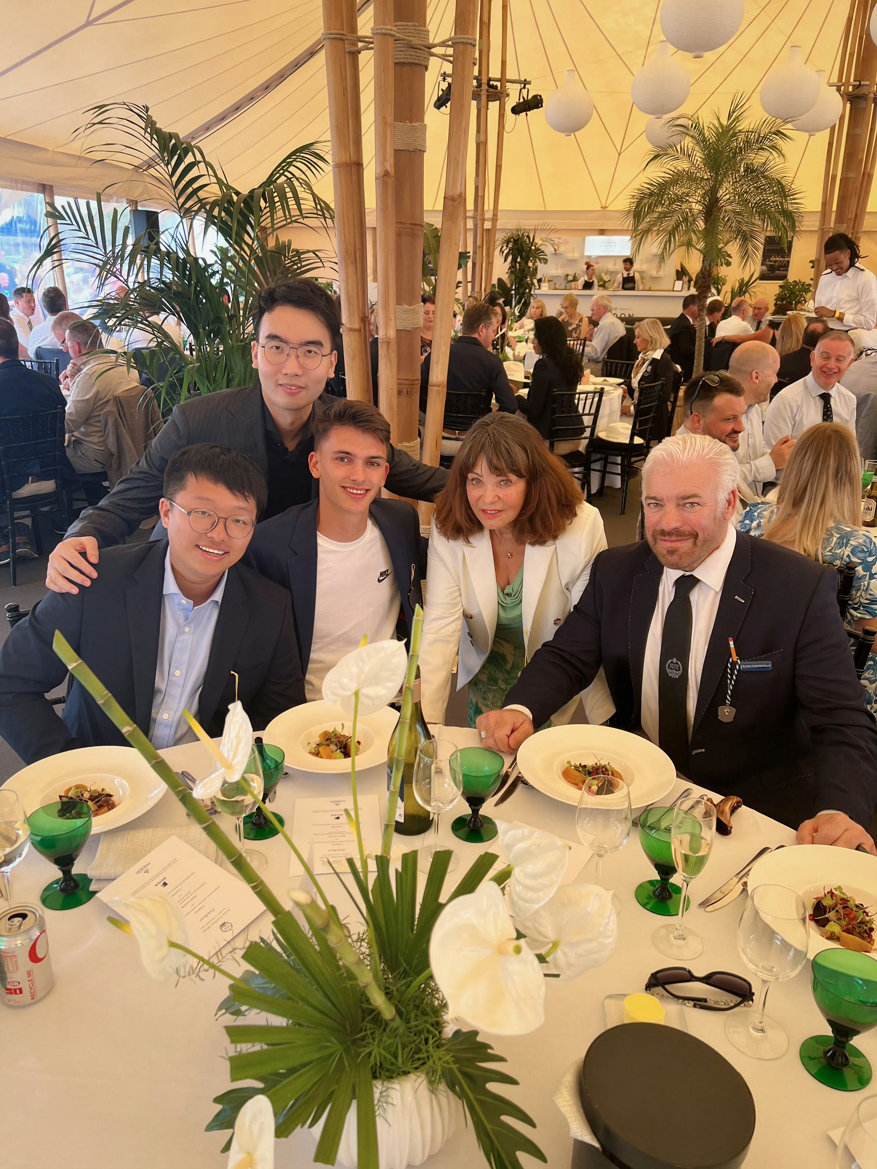 本条是我发的第4万条微博，我把这条留给我的朋友们和我的车。在评论区里聊一聊吧，给