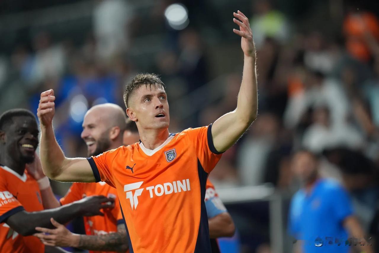 皮扬特克虽然远离五大联赛，但是来到土超一年就已经上演三次帽子戏法了，状态仍然杠杠