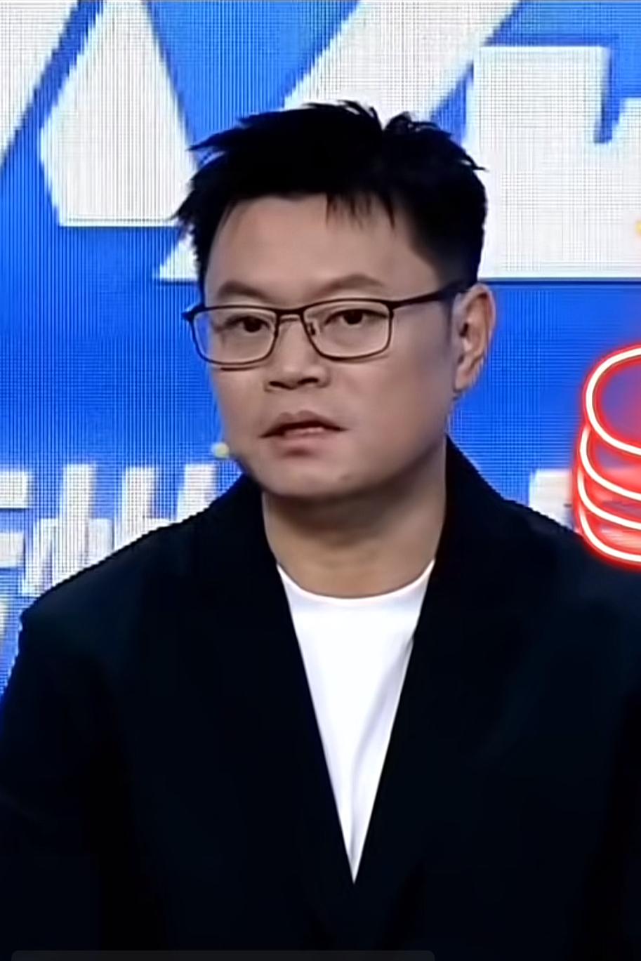 侯英超对李天阳夸赞不止，
他激动地说道：
小伙子真是太胆大，
打得太好了！

侯