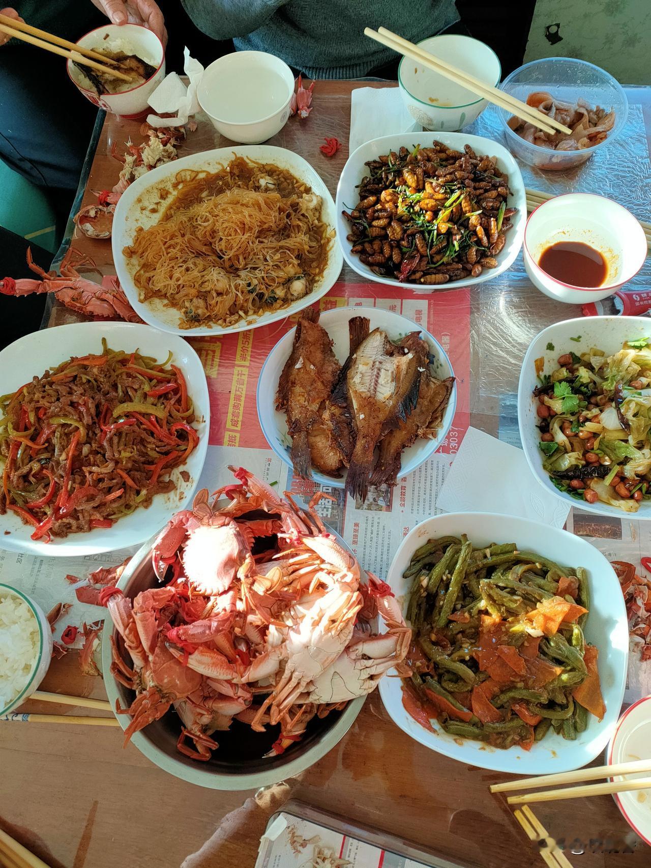 今日晚餐美食分享吃爸爸妈妈亲手做的饭就是香，太香了，花钱买不到的香，父母在身边真