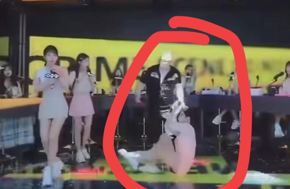 韩国直播圈的事儿看得人拳头都硬了。男主持MC DingDong在节目直播的时候，