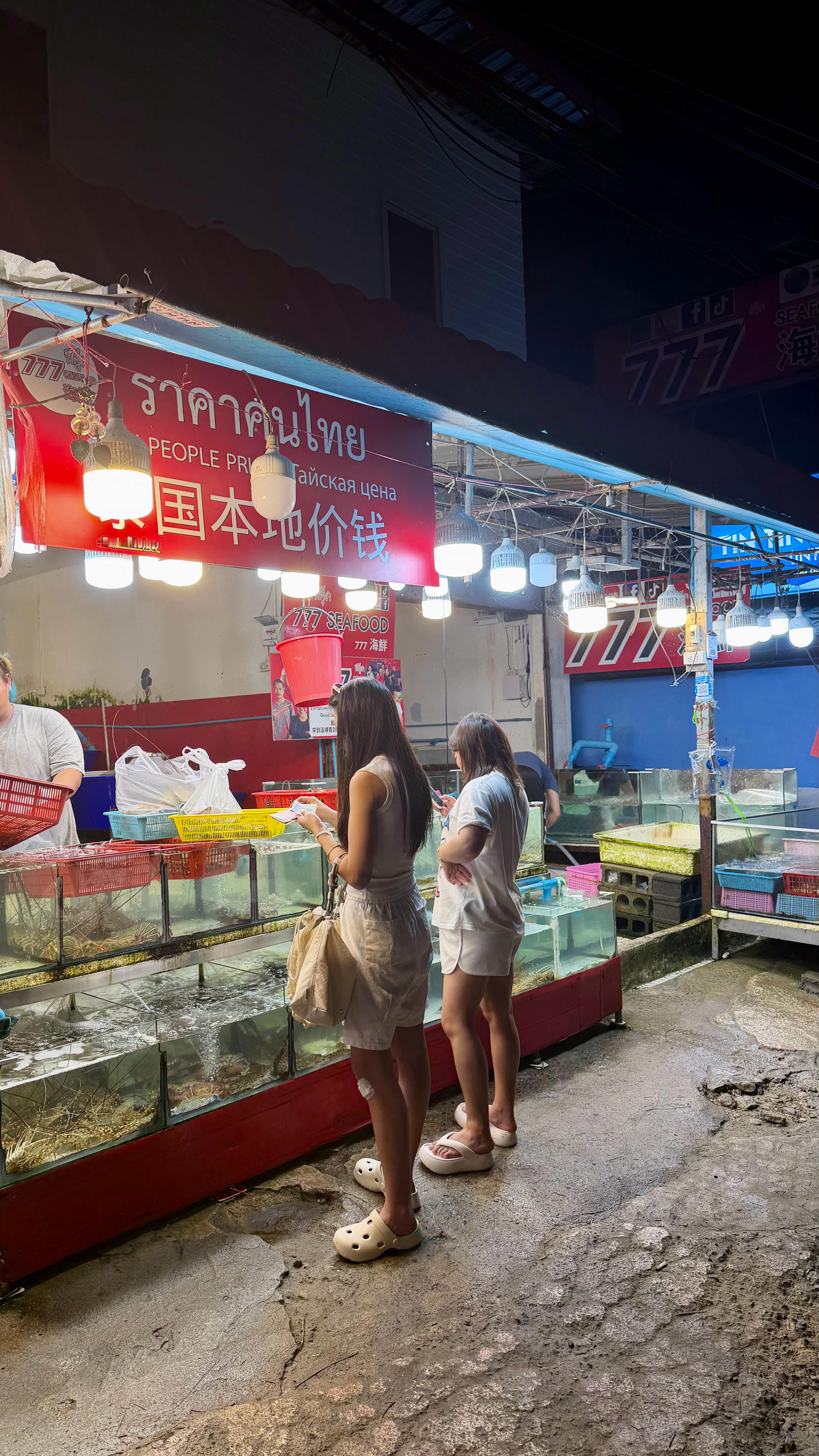 泰国旅行普吉岛旅行丽江客栈豆花民宿 客栈老板是如何虐待员工的？昨天连续两顿让他们