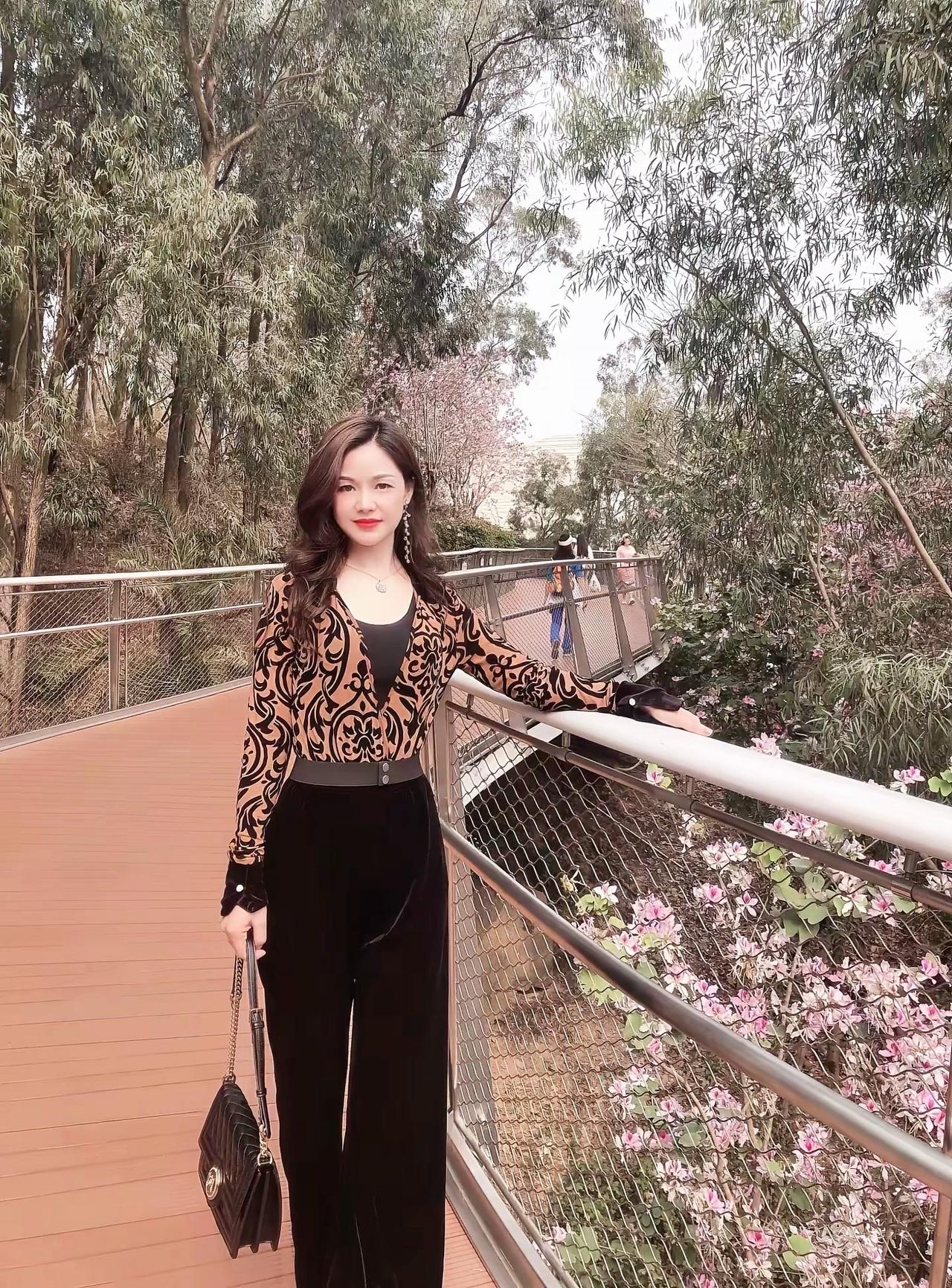 人生，总会有许多无奈，希望、失望、憧憬、彷徨，苦过了，才知甜蜜；痛过了，才懂坚强