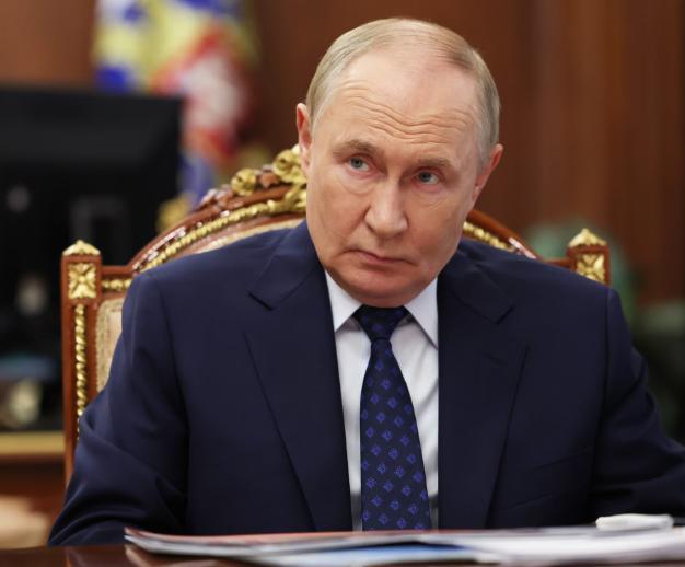 最近网上吵翻了天，说俄罗斯普京政府在暗戳戳收拾对乌强硬派，那些喊着“往死里打乌克