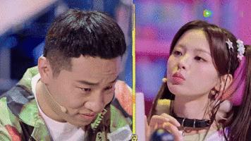 杨超越演非主流上瘾了一见你就笑志胜被超越妹妹怼到怀疑人生的样子太好笑了！“魔星泪