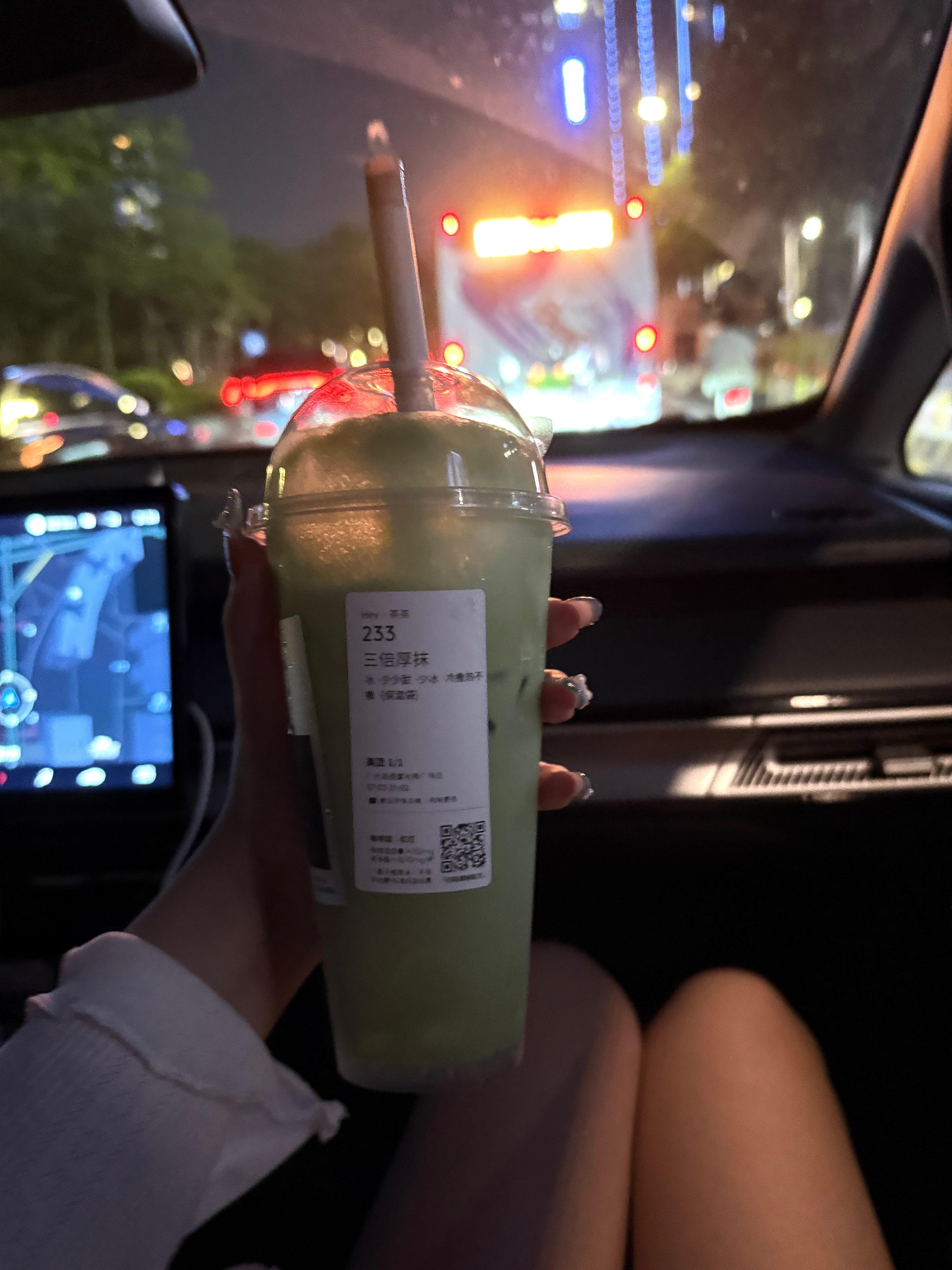 之前一直不喜欢喝喜茶，今天看见好多人推这个试了一下，更不喜欢喜茶咯[微笑] ​​