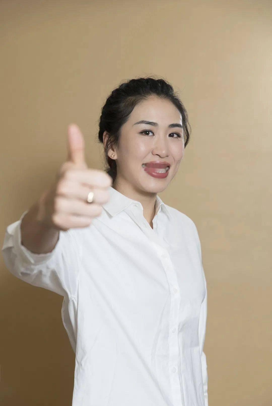 郎平女儿白浪，斯坦福学霸，摩根大通精英。
谁能想到，这位华尔街精英，当年竟是美国