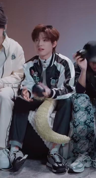 小狗尾巴 