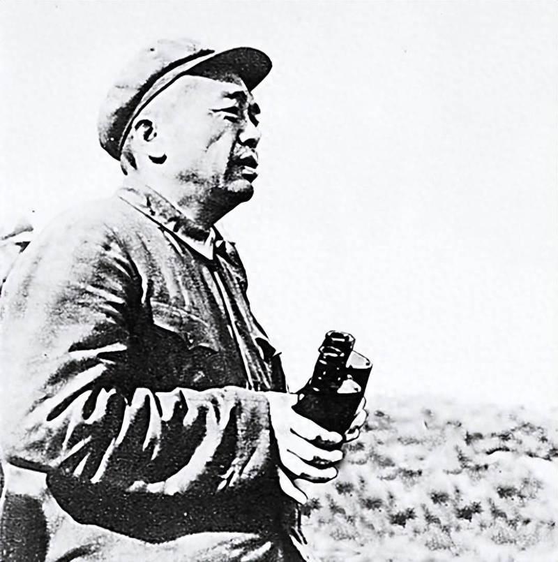 抗美援朝中，被彭总撤职的5位师级将领，最后都授予什么军衔？
 
彭德怀元帅治军向