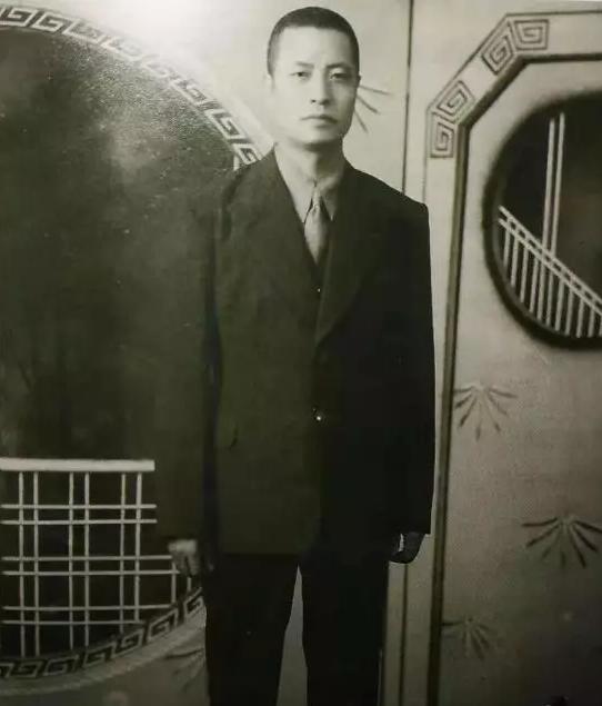 《爱国将军：张相周》 张相周（1901—1972），自幼家境贫寒，得张...