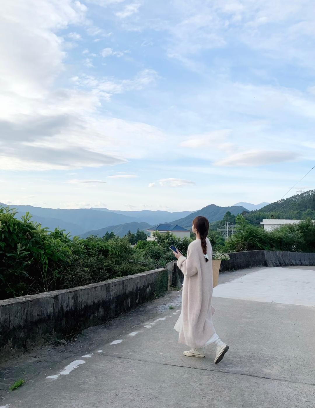 刷到了一段话，句句戳中我心
有多少人和我一样
喜欢的一款衣服买了好几个颜色
发现