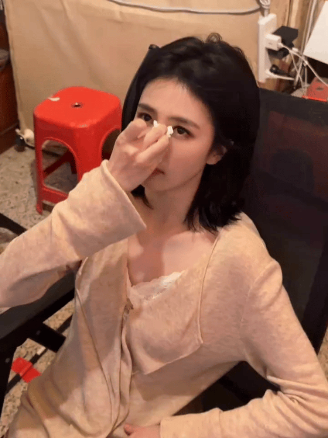 王韵娜片场碎片·live+动图 这是昨晚哭戏碎片咯多拍多记录[送花花]白鹿开到荼