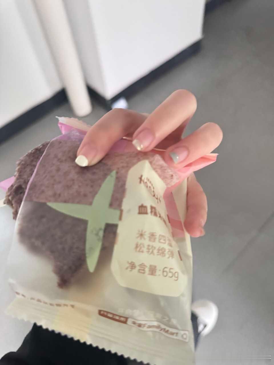 【投9746稿】 全/家的血糯米糕，omg第一次在寝室楼下的全/家买到好吃得惊为