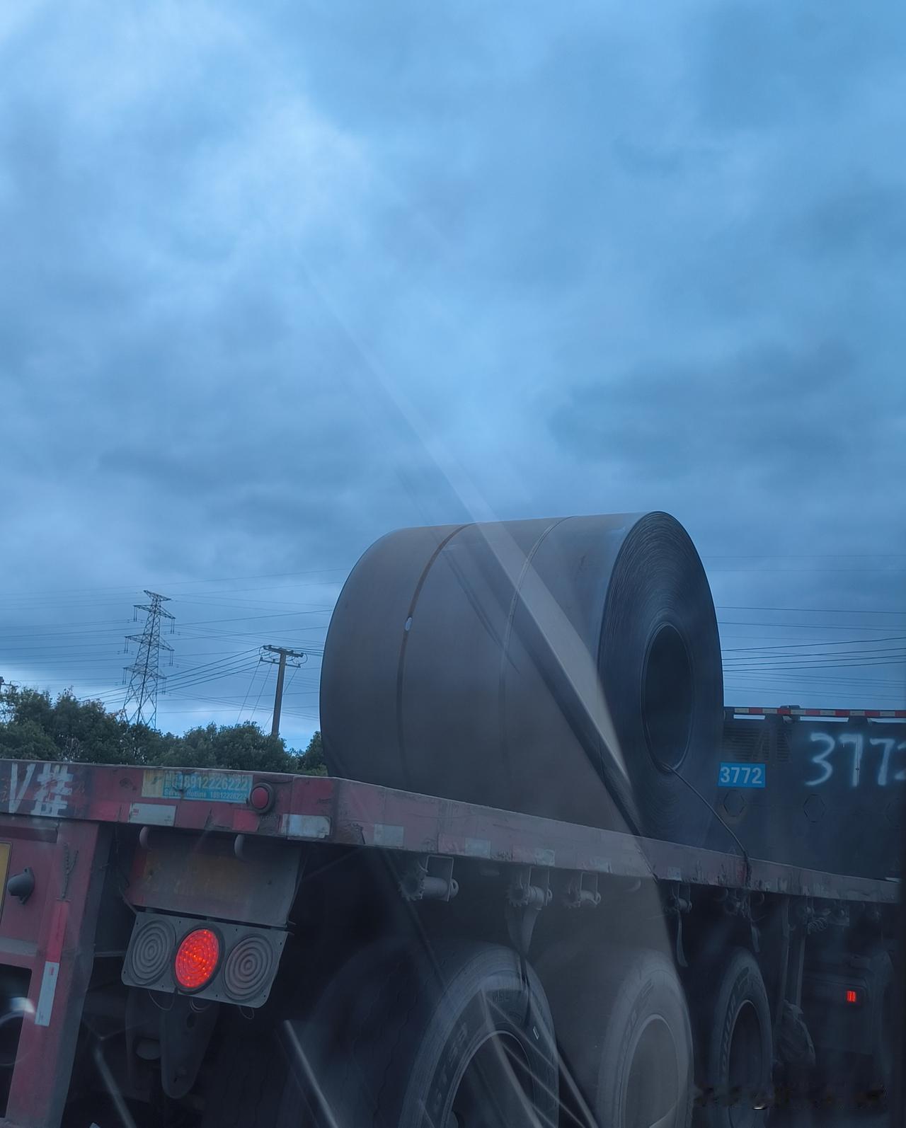 胆子真的太大了，居然这样拉钢卷！