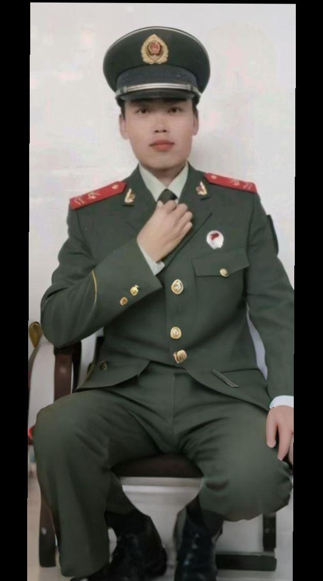 左手牵你右手敬礼 我要上热们 重要事情说三遍