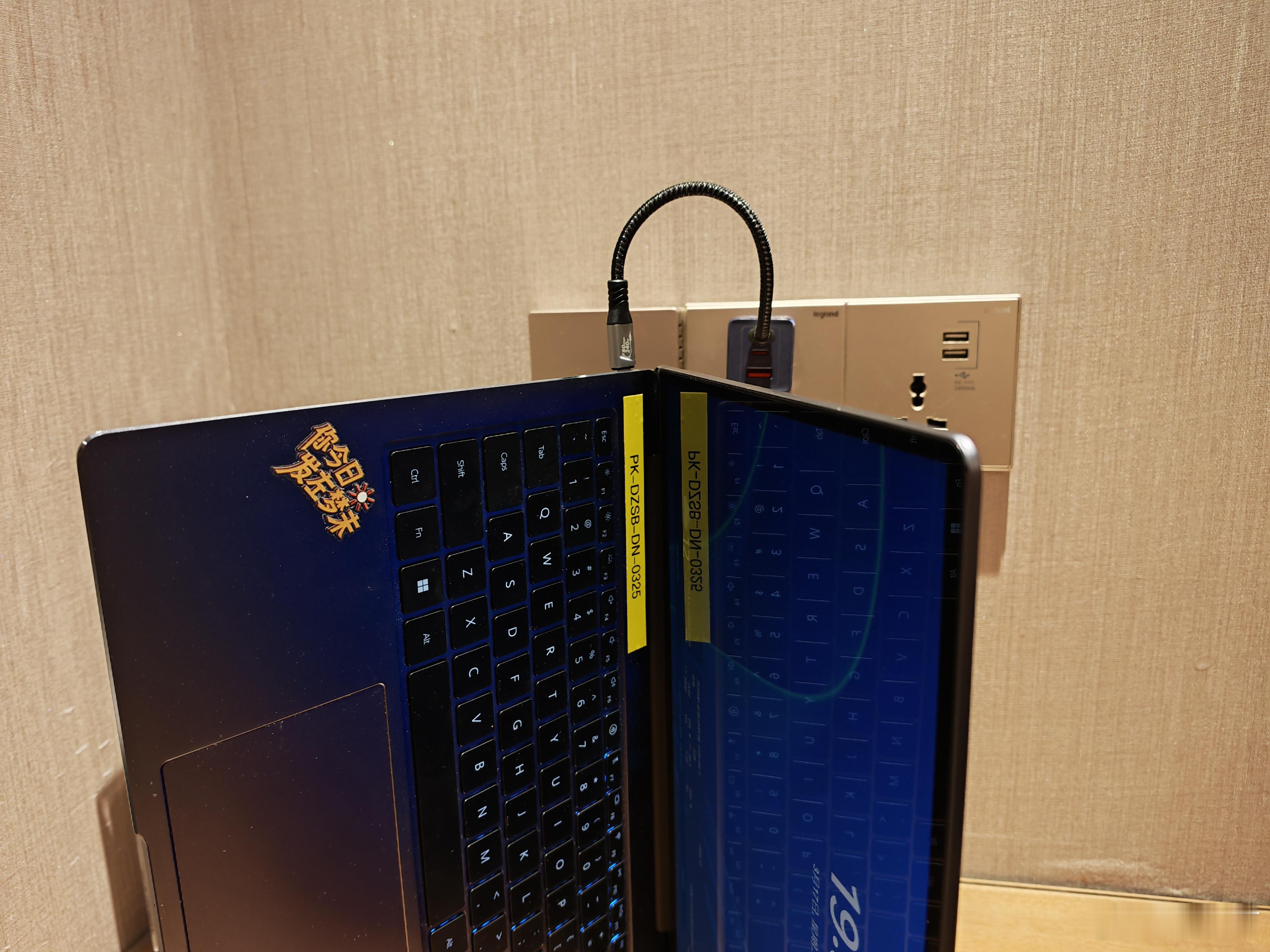 这两三周强度有点大，人有点傻了，出差只记得带个充电头，后来想起来叫同事帮我拿上电