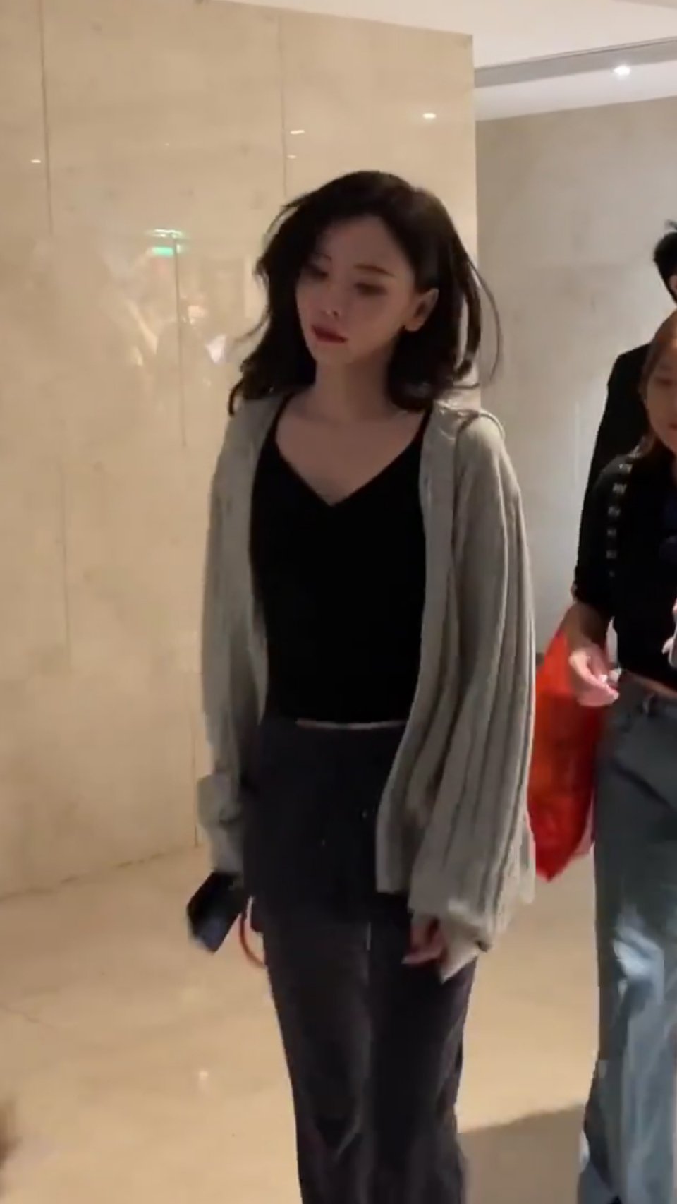 跨年晚会彩排   湖南卫视跨年晚会上班路透 好长一条……姐姐好辣 