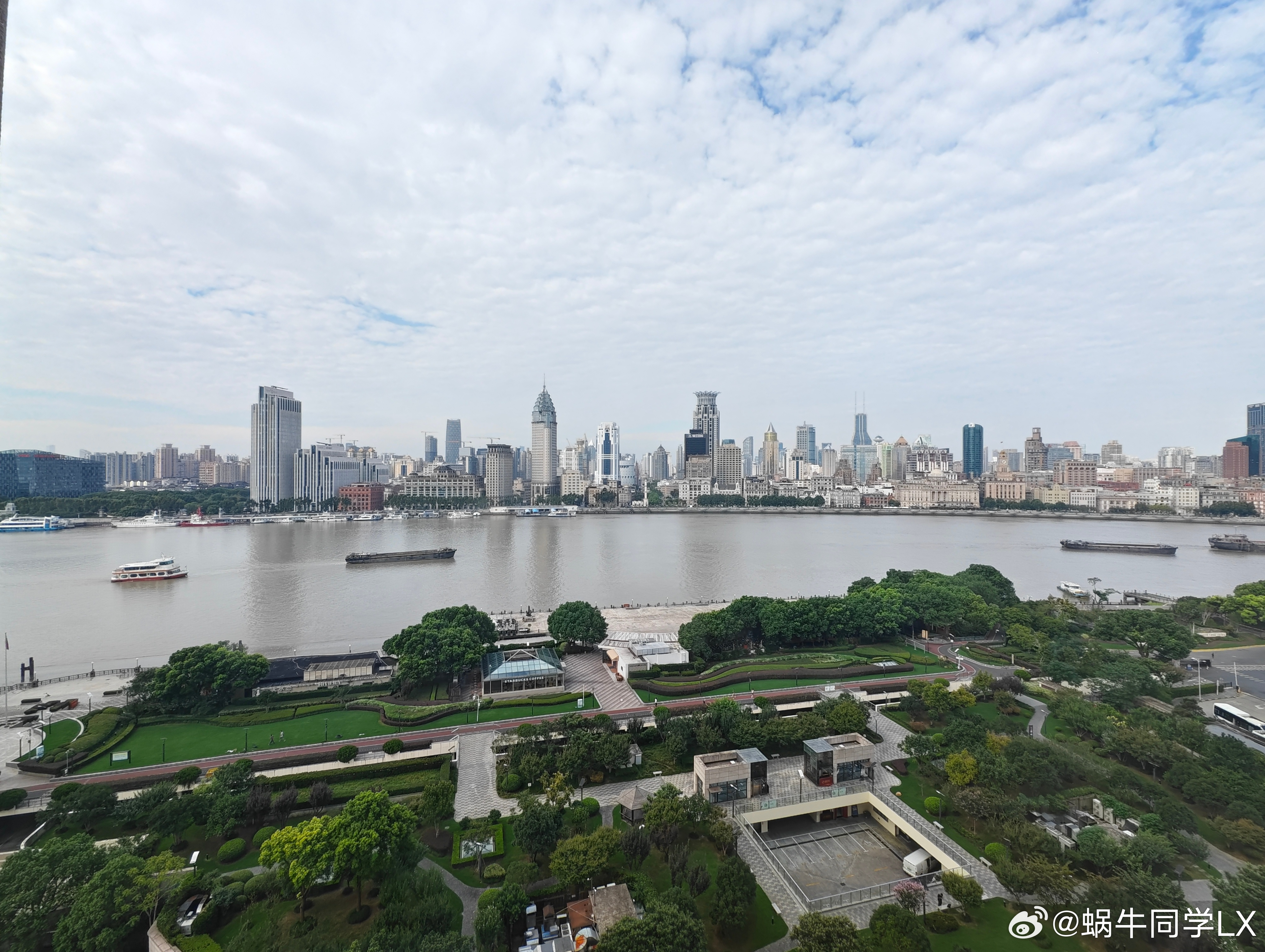 早安，上海！外滩确实是上海最具代表性的城市名片‌，集中体现了上海的历史积淀、文化