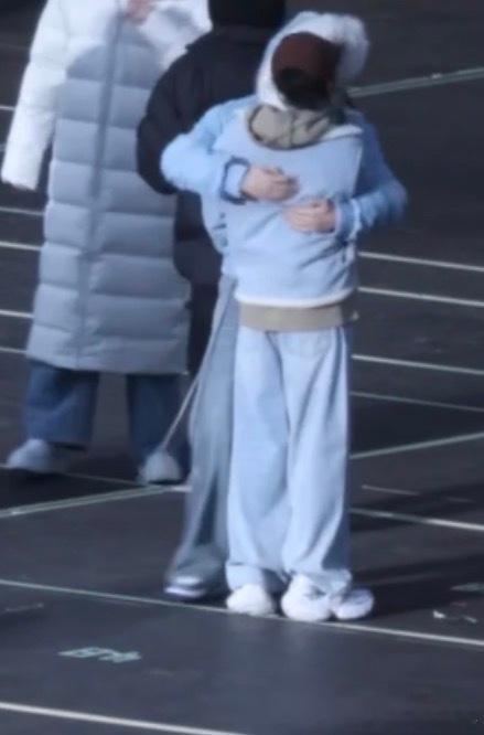 张真源 贺峻霖  拥抱 