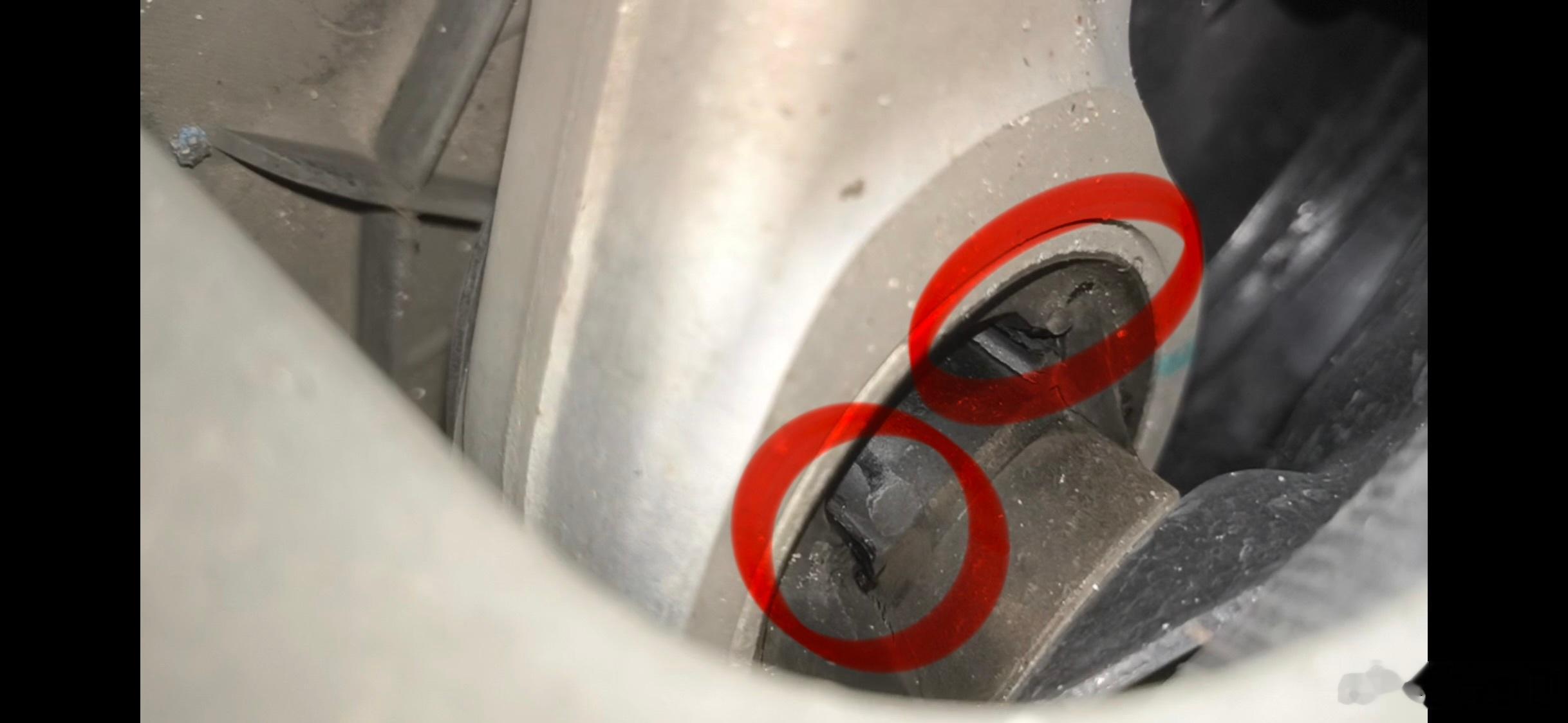 车主投诉【特斯拉Model Y两侧弯臂衬套开裂左侧拒质保要求厂家更换】车主王先生