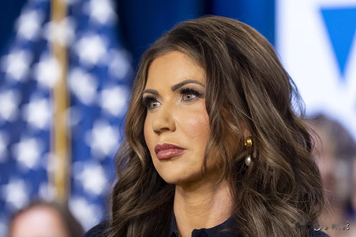 美国共和党和民主党共同呼吁克里斯蒂·诺姆下台，讨论一开始对这位国土安全部部长的尖