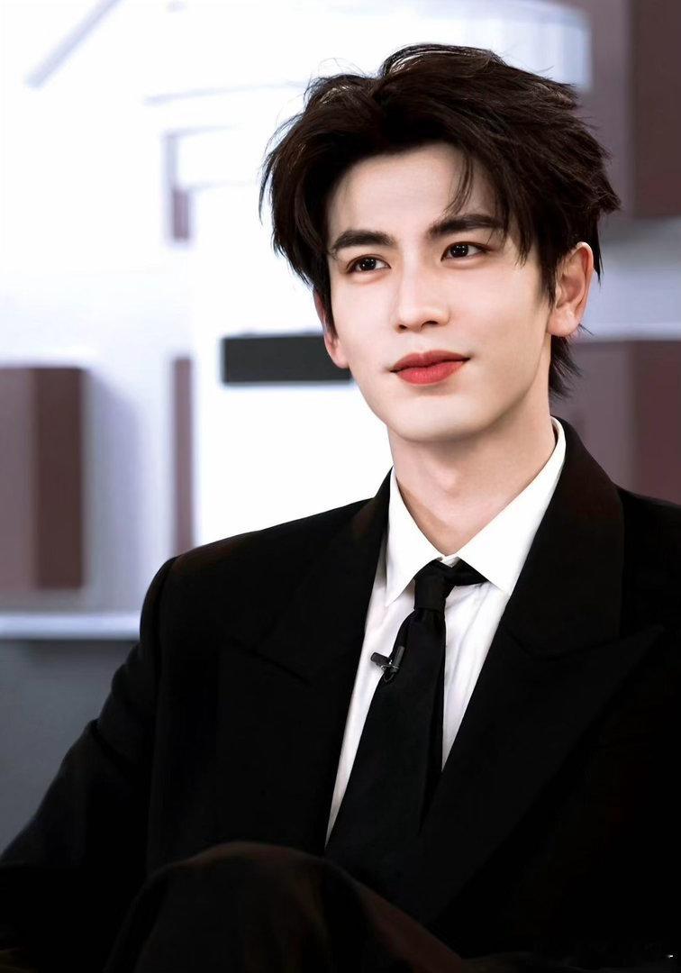 原来张凌赫宋威龙邓凯共用一张脸 宋木子听完赵小童的话，当场给自己安了三个帅哥的身