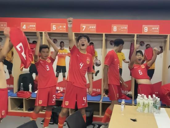 13年后国字号男足终于捧杯了！9月9日报道，东亚U15锦标赛决赛，中国U15队最