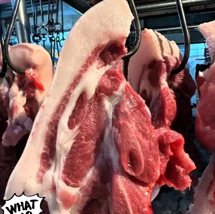 猪肉突然大降价！
菜市场摊主说出原因！


最近买菜的都偷着乐吧！才几天没逛菜市