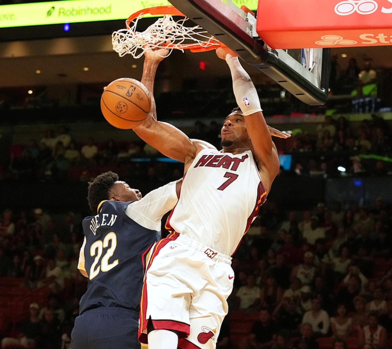 北京时间2026年10月9日，NBA季前赛，热火主场迎战鹈鹕，热火首发：米切尔+
