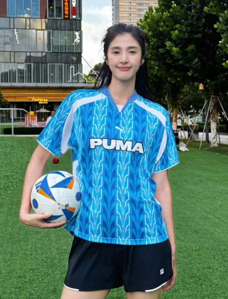 2023年，星爷筹备《功夫女足》，赵丽娜很想参演，但无圈内人脉搭桥，也不想参加海