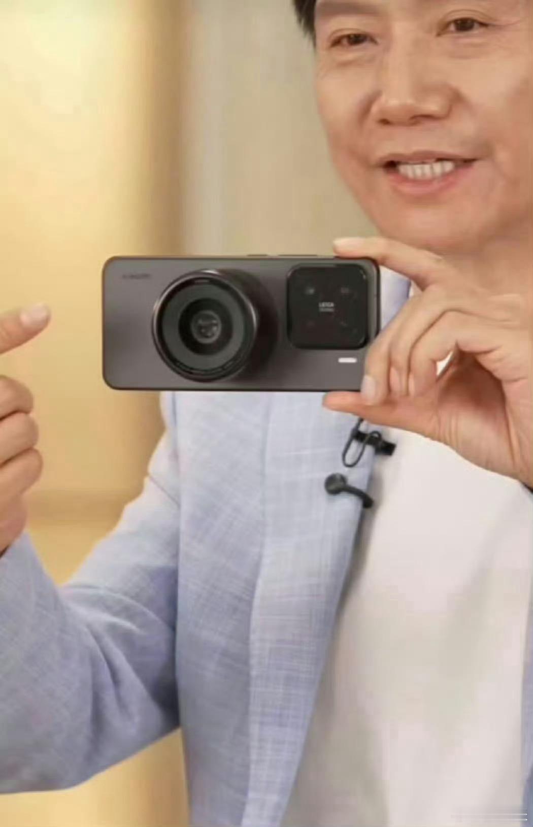 小米磁吸镜头被曝已启动量产计划昨天还和公司小伙伴聊呢，现在就小米旗舰没有外接镜头