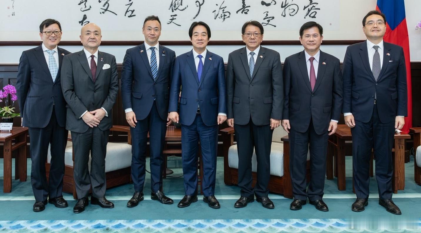今（4）日，中国台湾省 ，一批日本自民党的军国主义余孽再次窜台，并与数典忘祖的赖