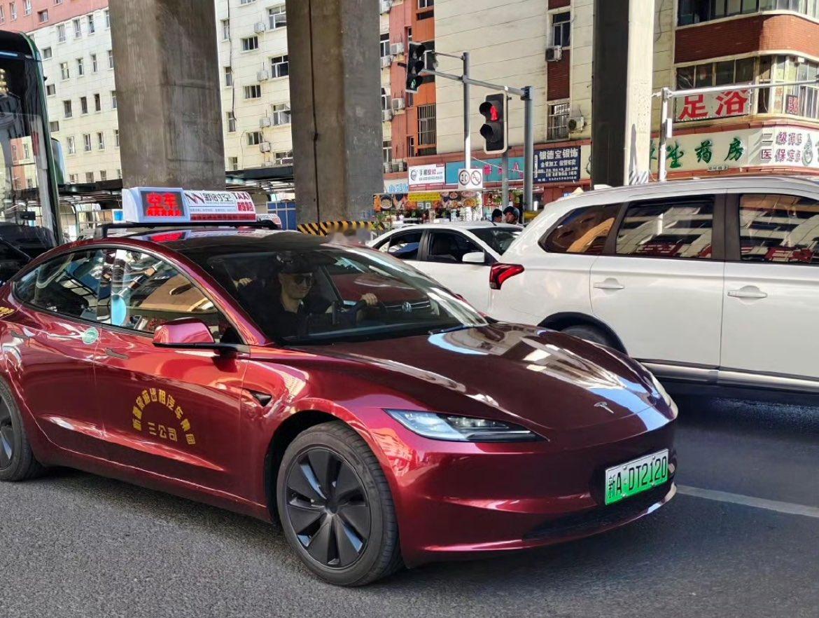 新疆出租车这么遥遥领先么？特斯拉做出租车，车牌新A ​​​