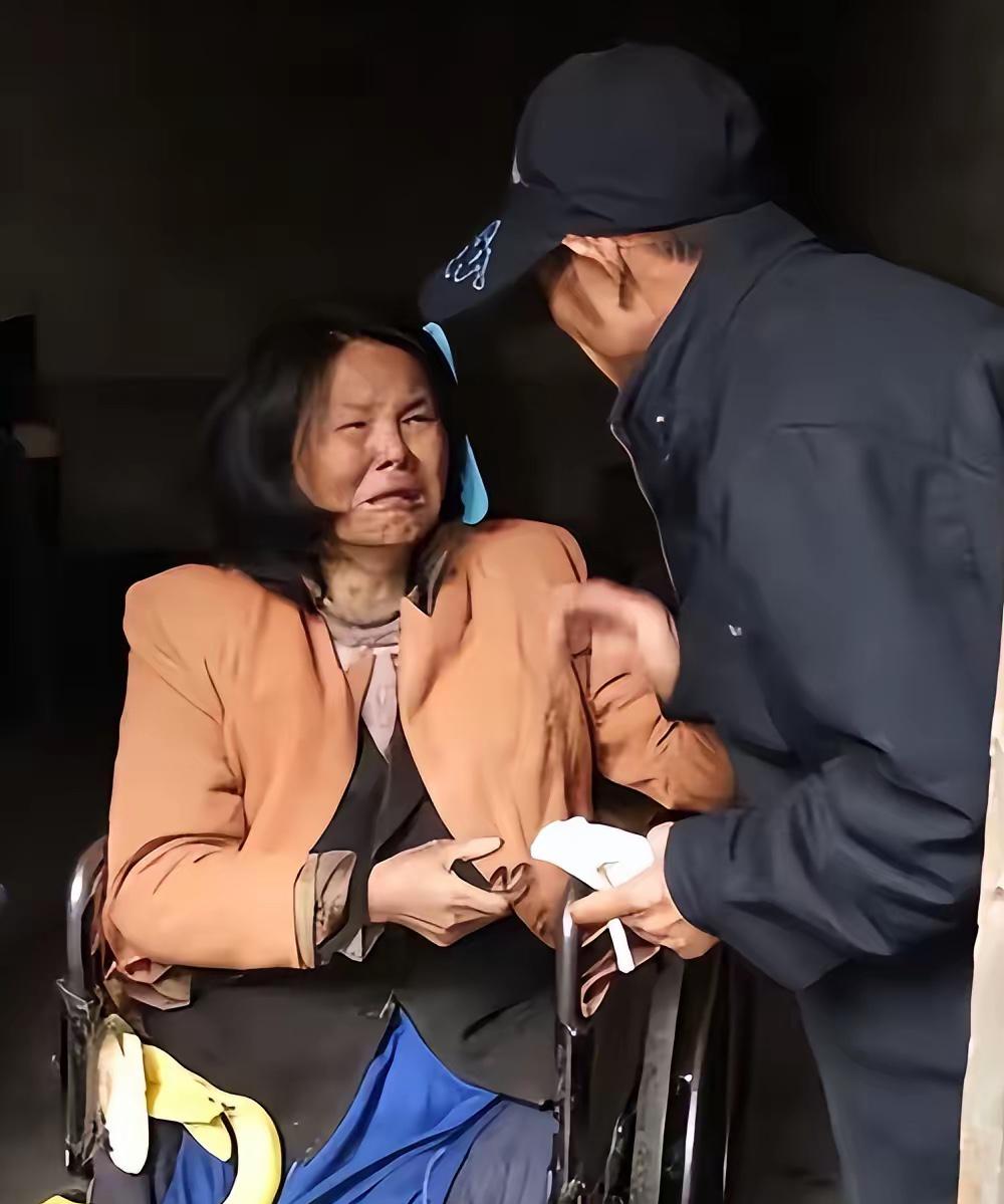 路边捡下瘫痪落难女子，相处半年后的心愿，穷大哥的选择戳破无数人的本心

谁能想到
