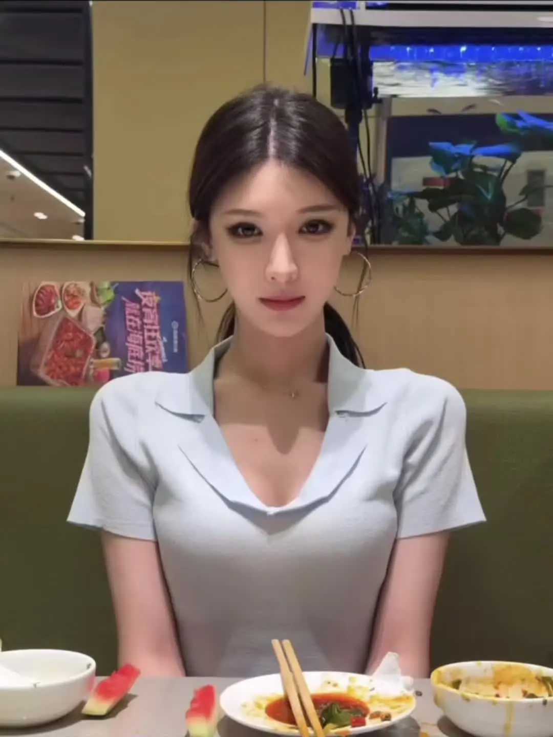 你手上的青筋 走路的姿势 说话的语气 我一直记着直到这些出现在别人的朋友圈.