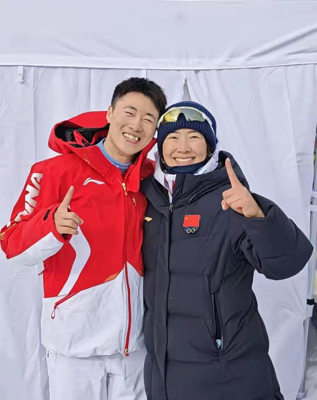 有网民喷评书大师刘兰芳，蹭冬奥会冠军徐梦桃流量，说徐梦桃一人得道，鸡犬升天。
刘