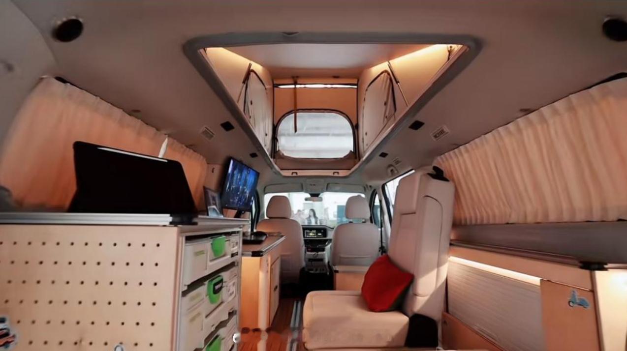 北汽Vala Pro ，24年上市售价26.8万，带电动升降露营车（属于MPV）