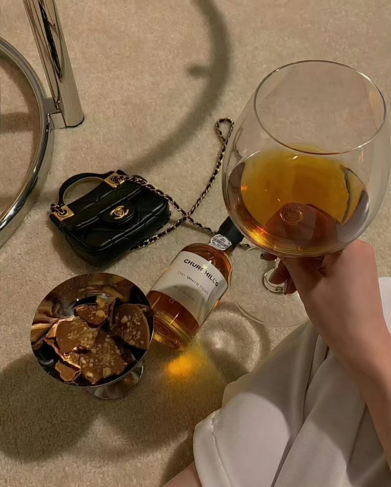 有的人爱你 把一切都给你 有的说爱你 说把一切都给你 爱这东西有心者不用 教无心