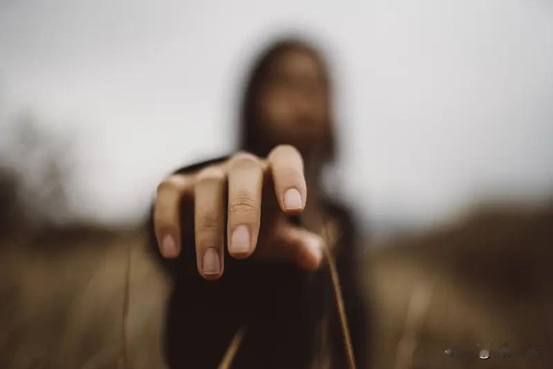 很有力量的一段话：“人在过的很好的时候，就会原谅很多事情，因为自己的内心有了力量