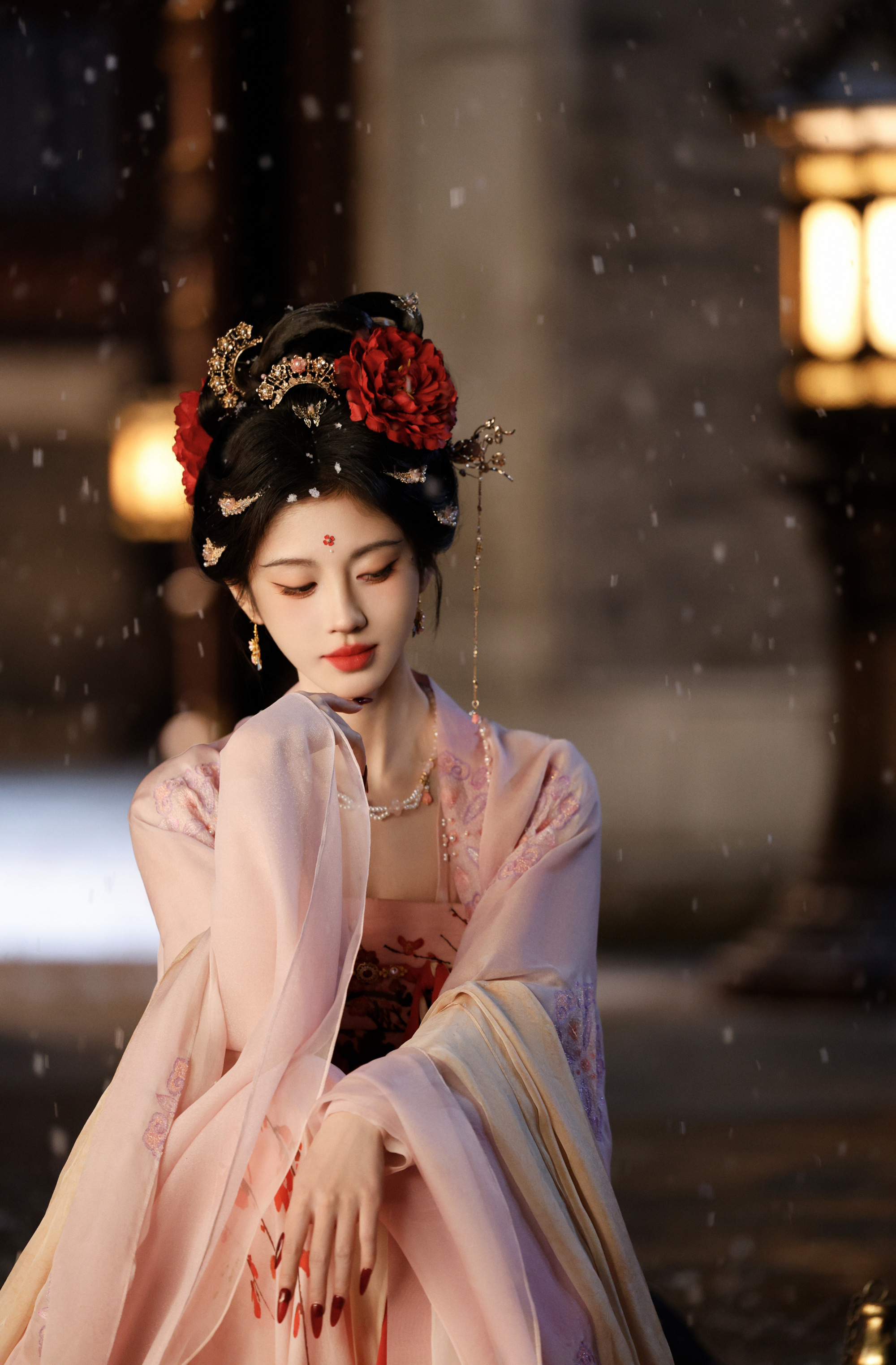 jjy鞠婧祎月鳞绮纪jjy鞠婧祎露芜衣风吹哪页读哪页