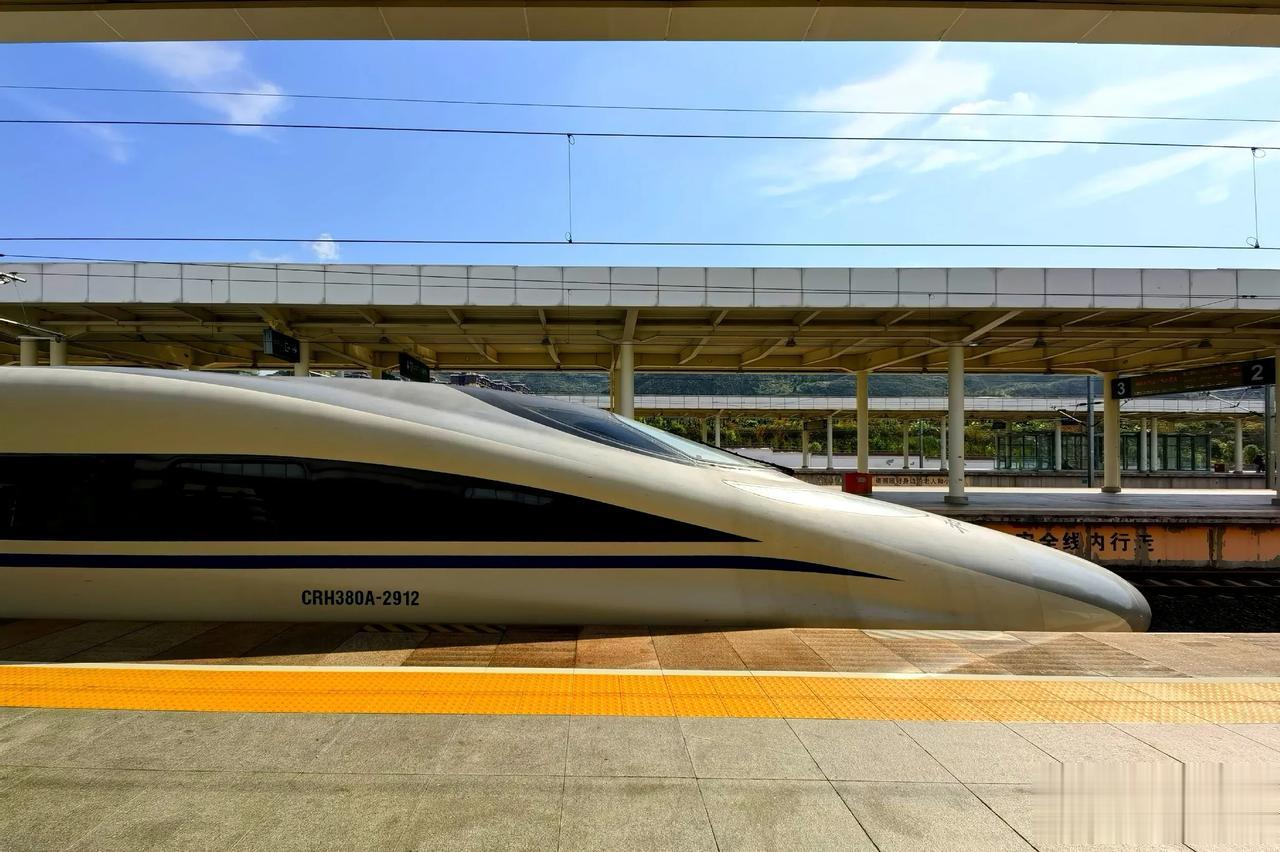 拍到一发大大的“子弹头”，CRH380A高速动车组，目前运行速度仅次于“复兴号”