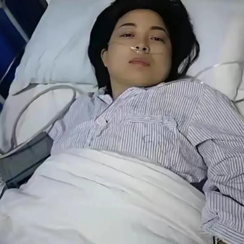 泪目。浙江一位48岁善良护工无偿照顾无亲无故植物人女孩整整8年，本以为付出无人知