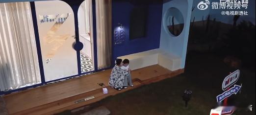 孙怡安慰张慧雯乘风2026 孙怡真好安慰赵慧雯，姐姐妹妹的感情真不错！ 