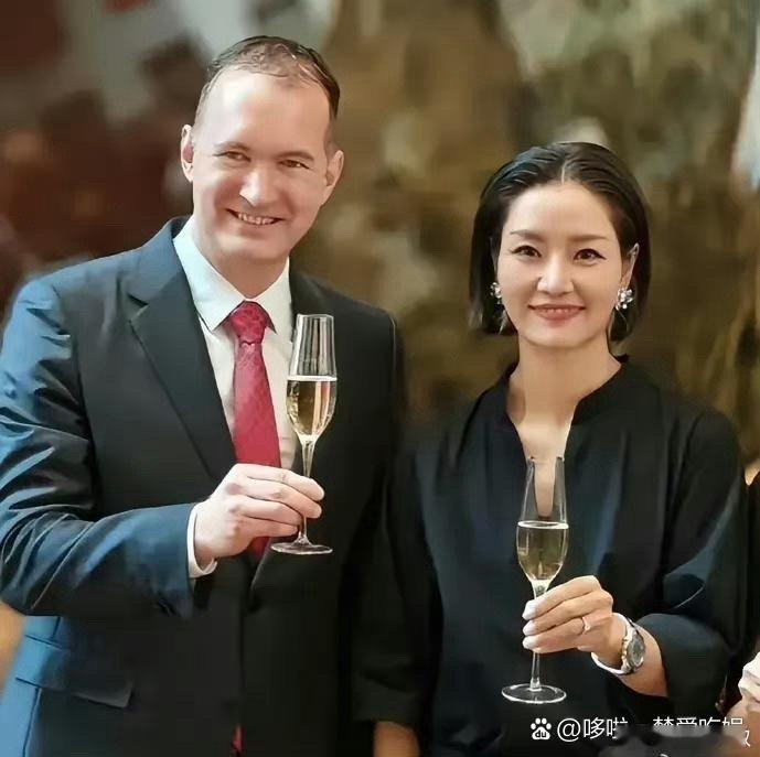 退役十年之后的李娜，皮肤变白了，人更年轻了，妥妥的逆生长呀 ​​​
