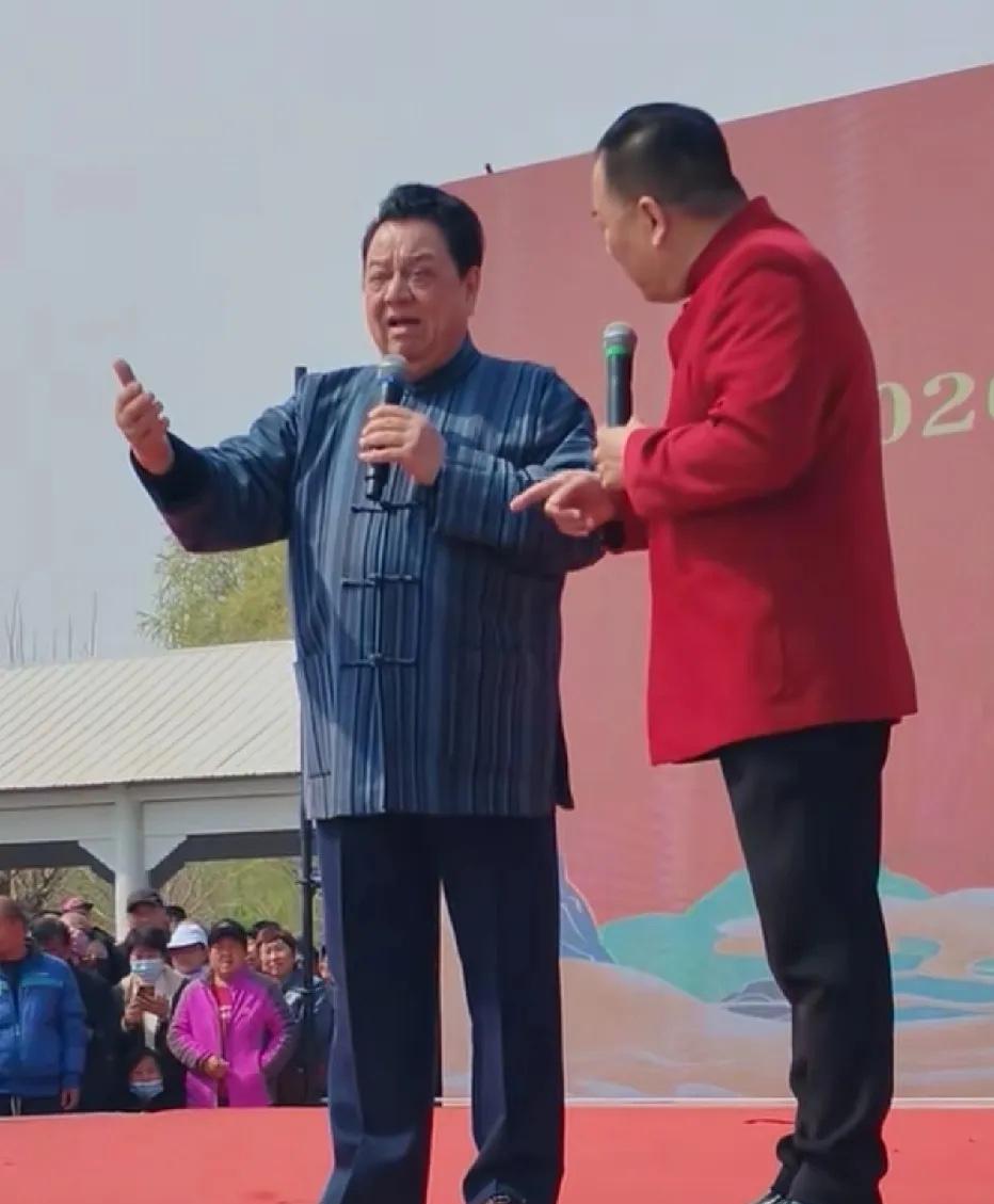 【著名相声表演艺术家李金斗走穴演出，表演深受好评，你怎么看？】
近日，著名相声表