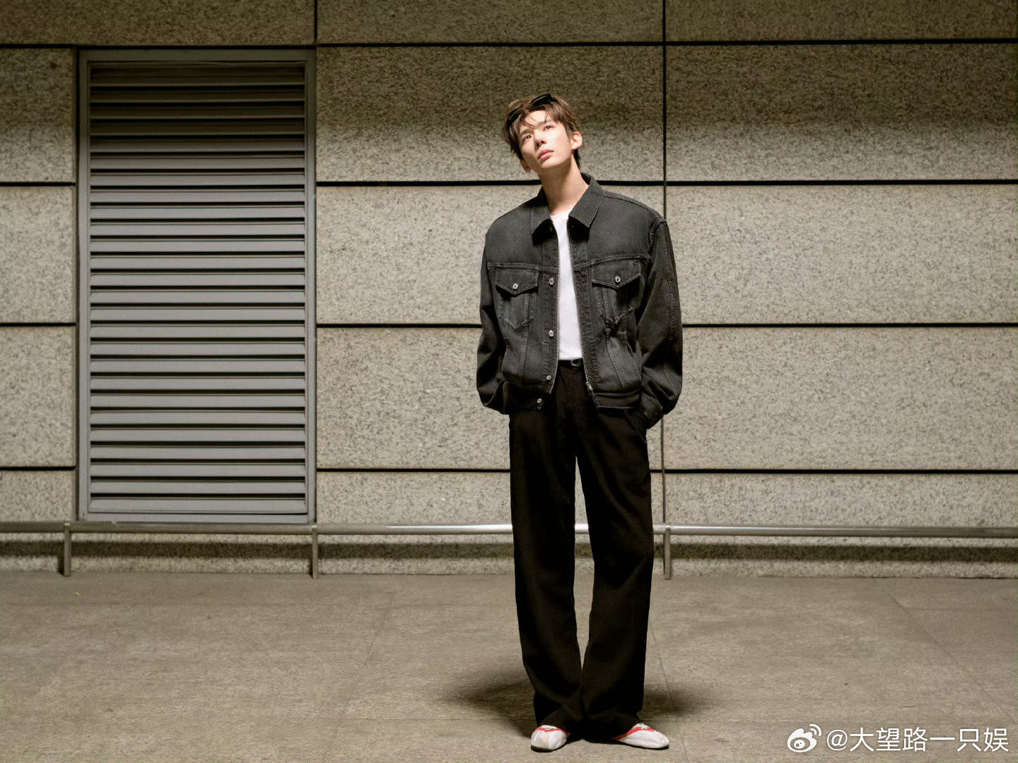 王安宇将亮相CELINE26冬季时装秀这套造型简约有气质！期待王大将军闪耀巴黎王