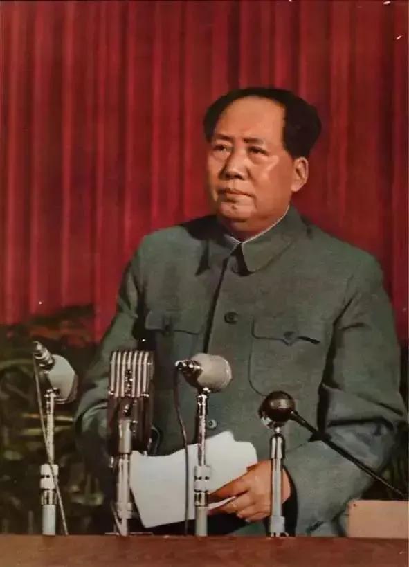 老实人，敢讲真话的人，归根结底，于人民事业有利，于自己也不吃亏，爱讲假话的人，一