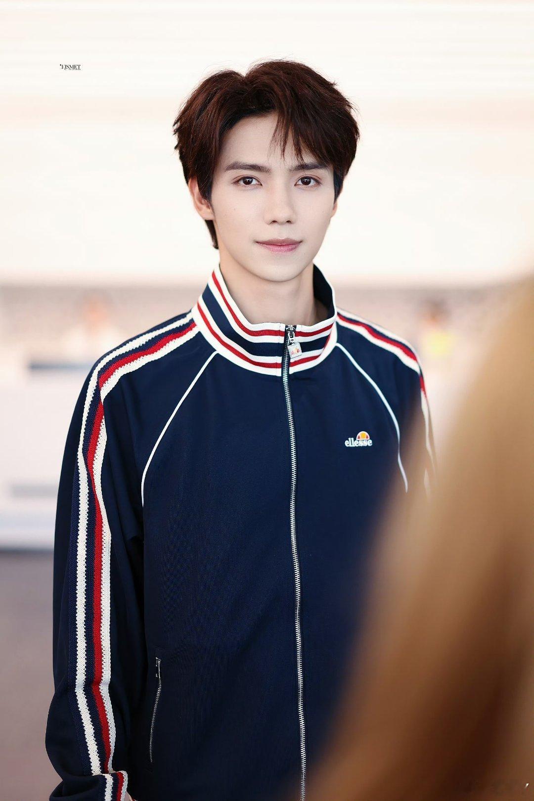 欧珀莱青春闪能大使罗一舟💚罗一舟宝鸡银杏音乐节 晚安[月亮]一舟✨今日份阳光帅