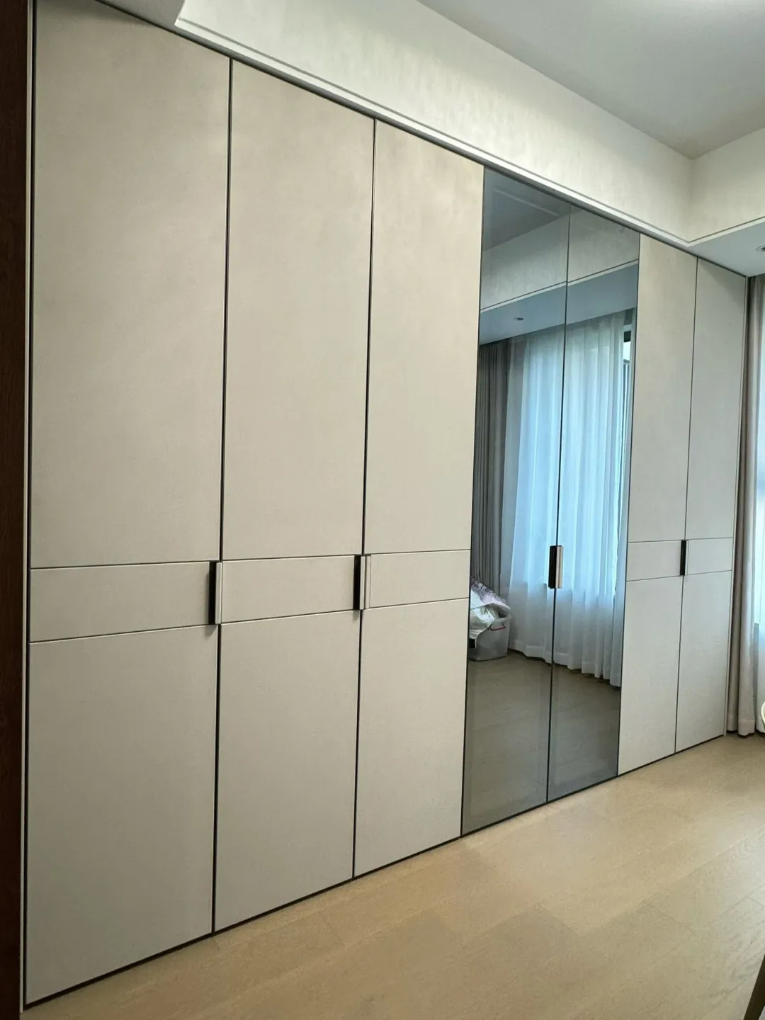 客户皮革门和玻璃门落地效果